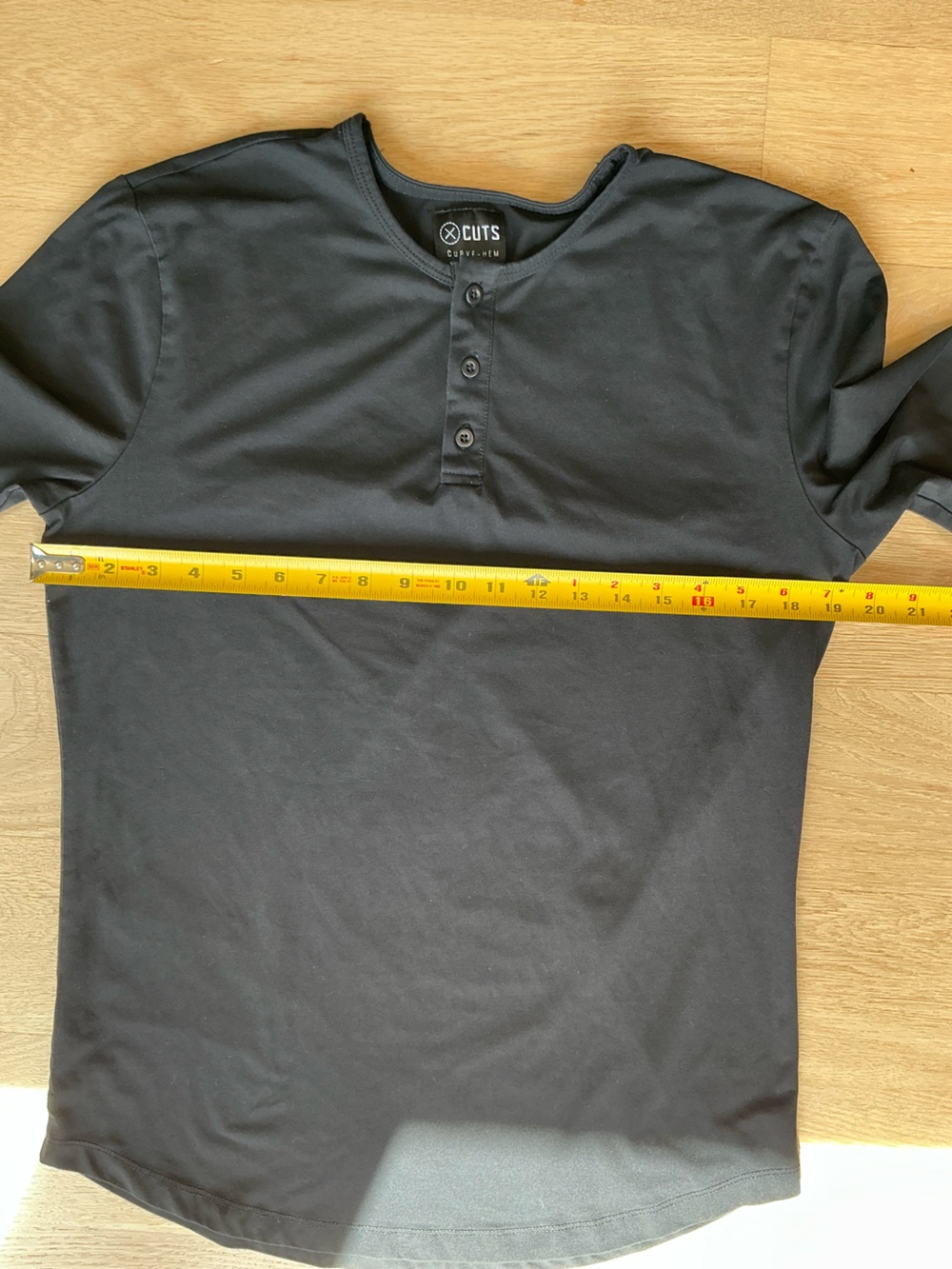 CUTS 2 Shirt Bundle Grey & Black Curve-Hem Long Sleeve Henley Men’s Size Medium - Picture 14 of 15